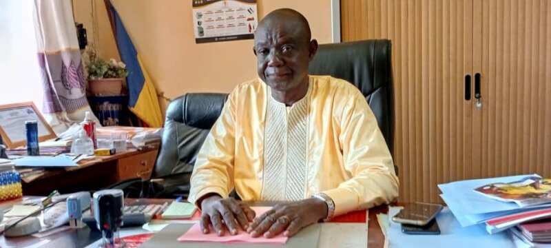 LE MAIRE 3ièm  ADJOINT ALDEBAYE CLEMENT REPOND AUX DEGUERPIS DU MARCHE CENTRAL DE MOUNDOU.
