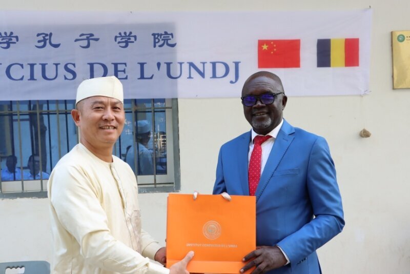 VERS L’INTRODUCTION DE LA LANGUE CHINOISE AU COMPLEXE SCOLAIRE ESPOIR DE BEBEDJIA.