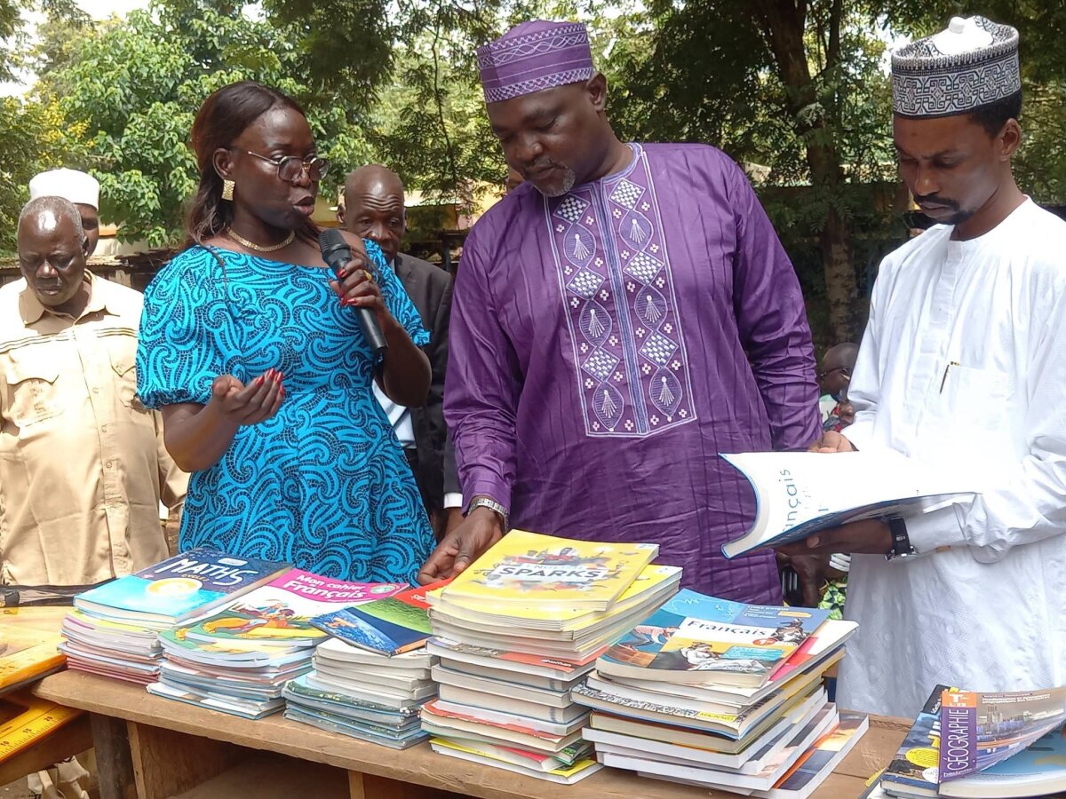 TCHAD : RENTREE 2026-2027 : PERENCO FRANCHIT UN CAP A KOUTOU AVEC 100 TABLES-BANCS ET 430 KITS SCOLAIRES