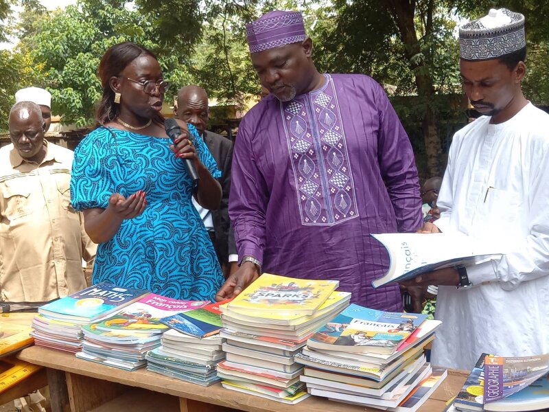 TCHAD : RENTREE 2026-2027 : PERENCO FRANCHIT UN CAP A KOUTOU AVEC 100 TABLES-BANCS ET 430 KITS SCOLAIRES